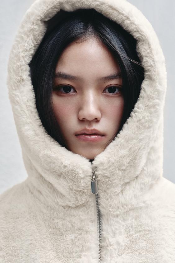 フェイクファー フードベスト - エクリュ | ZARA Japan / 日本