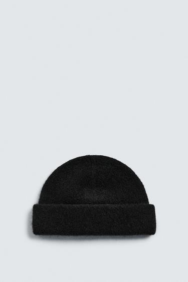 BRUSHED KNIT SHORT BEANIE - Black by Zara