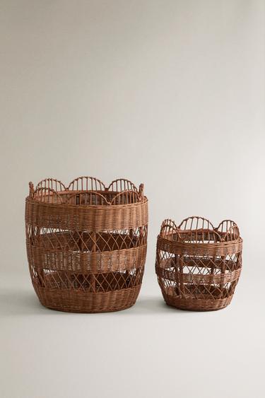 SCALLOPED RATTAN BASKET