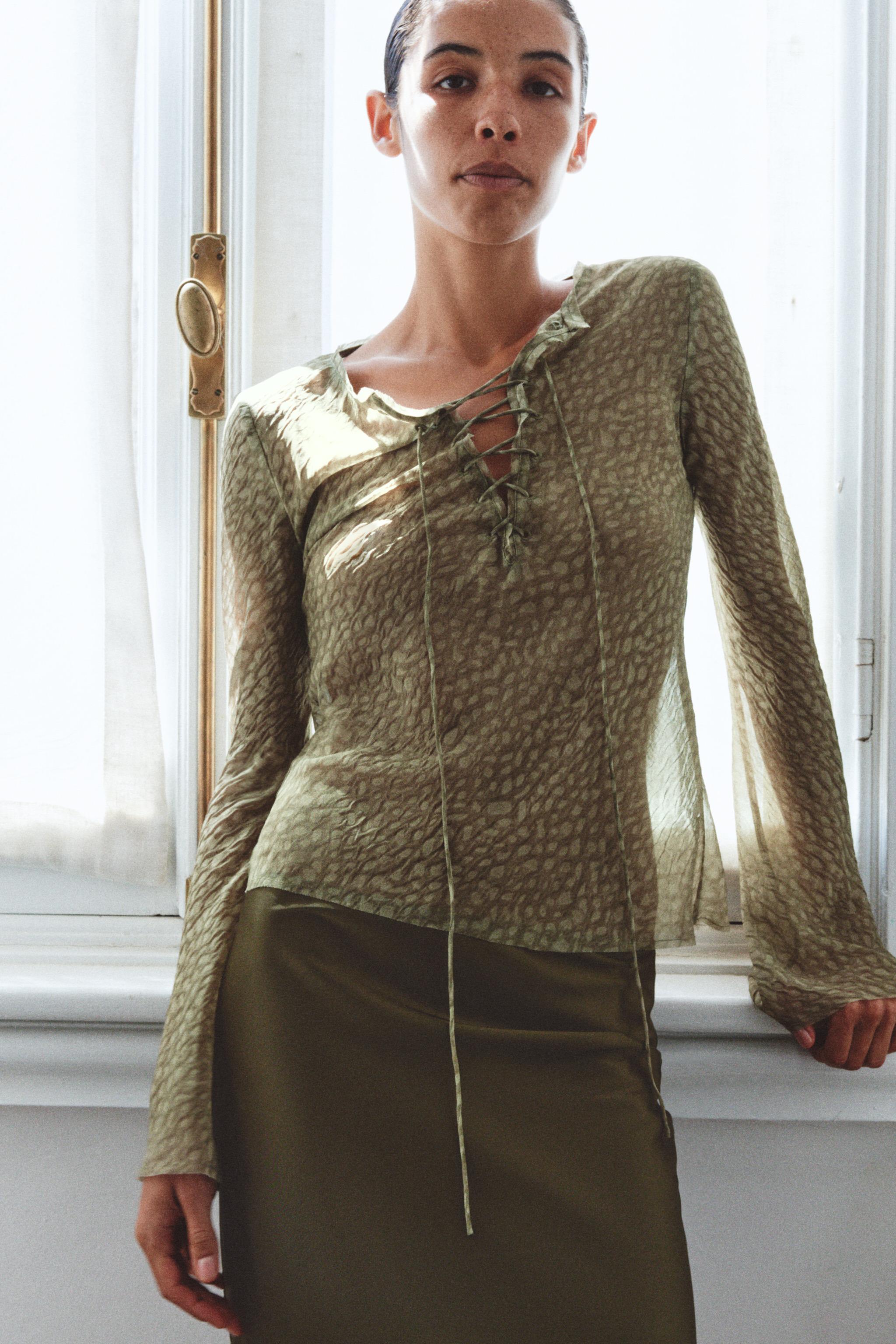 JACQUARD TIE-FRONT SHIRT — Mid-green