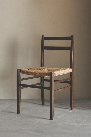 HOUTEN STOEL MET GEWEVEN DETAIL - Bruin van Zara