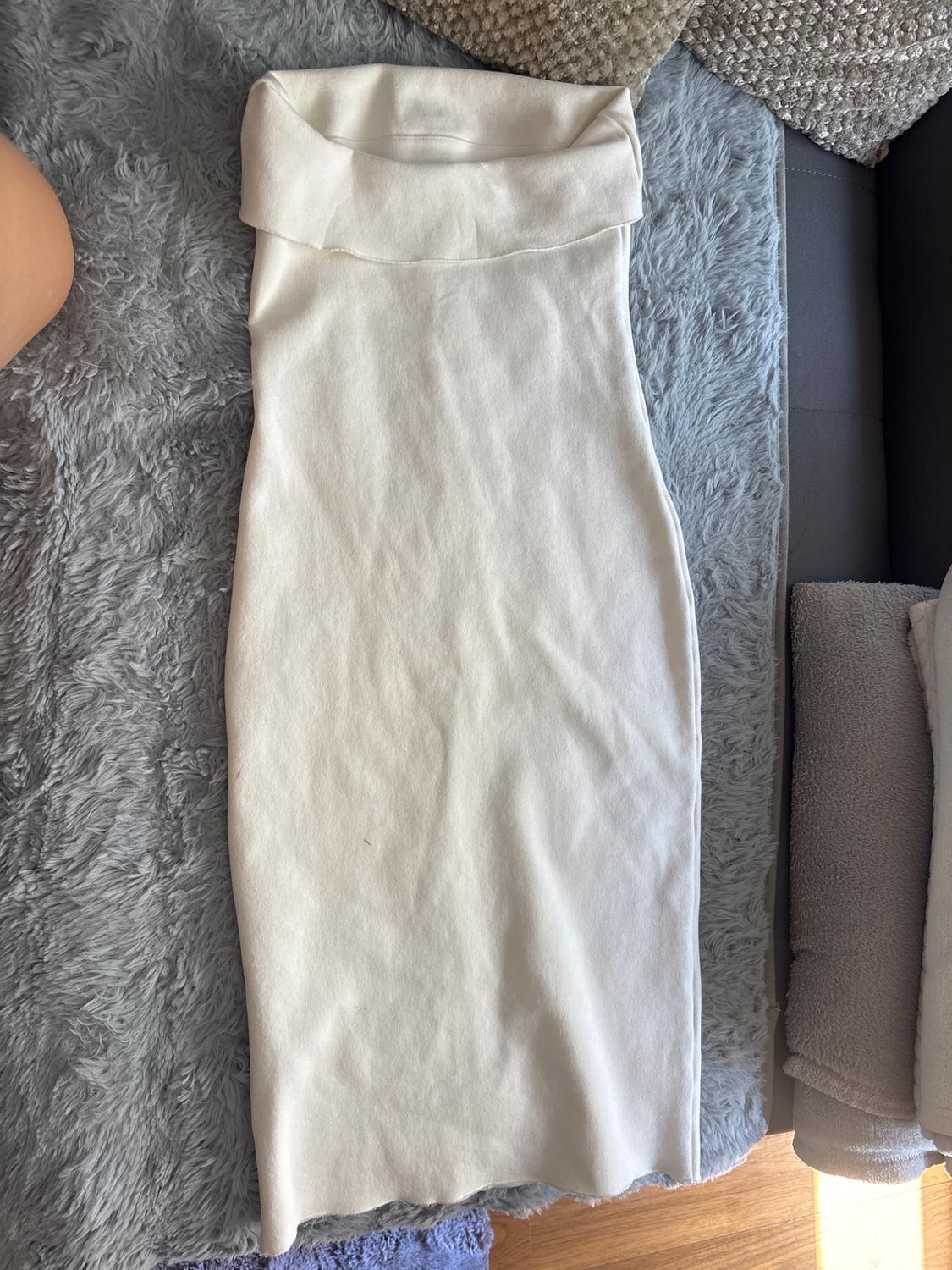 WEISSES MIDIKLEID AUS RIPPSTRICK - Image 2
