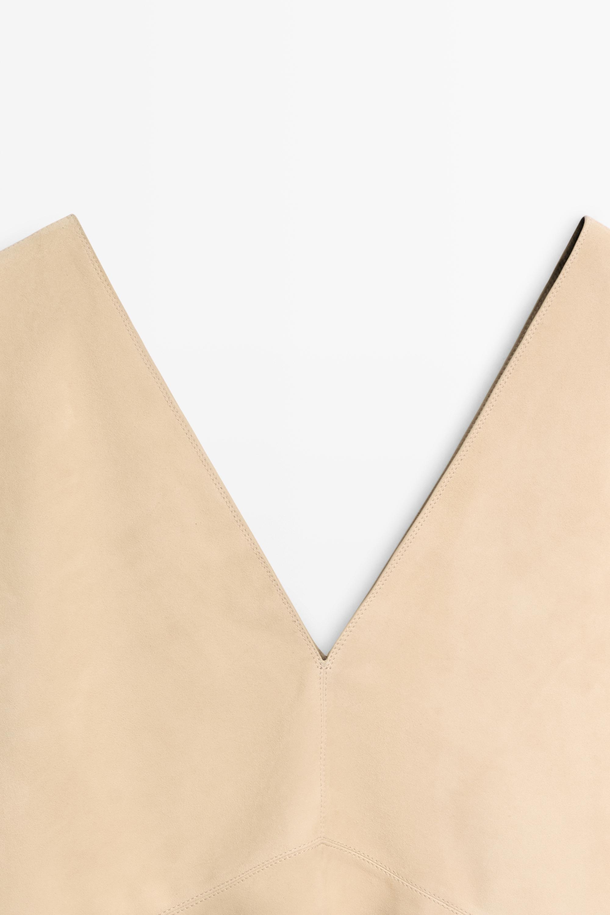 Top sans manches en cuir finition daim