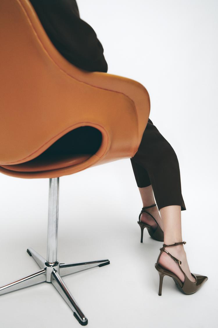 MULE DE SALTO COM EFEITO ENVERNIZADO Verde-caqui ZARA Brasil