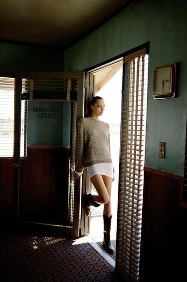 סוודר מטאלי - זהב שחור של Zara