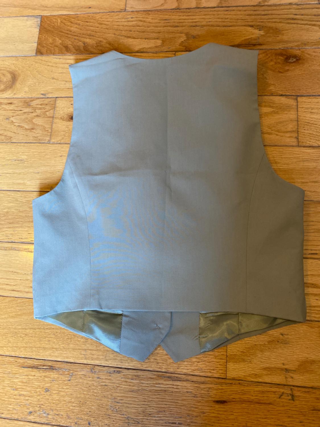 SHORT FITTED VEST - Image 2