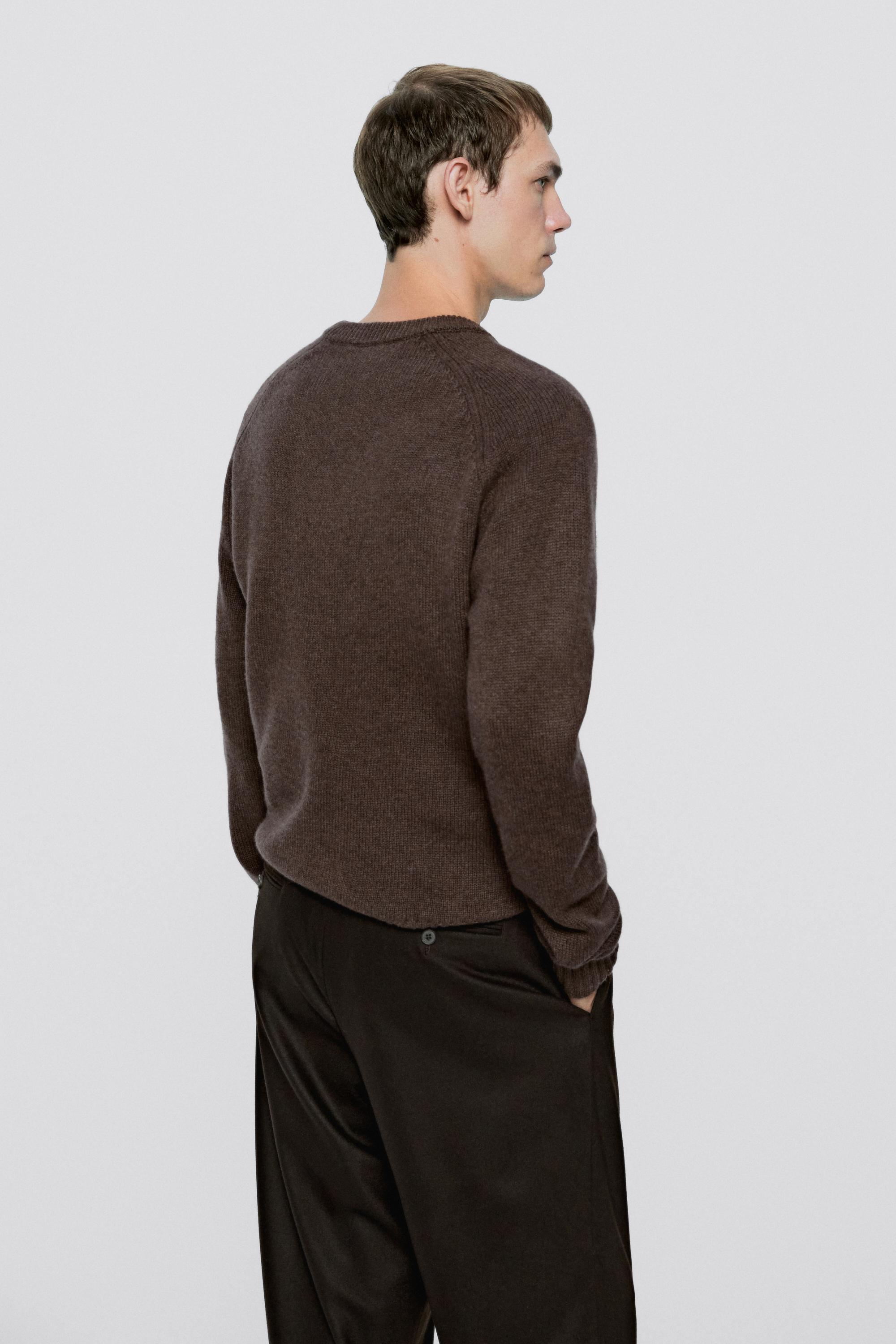 V-neck knit sweater - LIMITED EDITION
