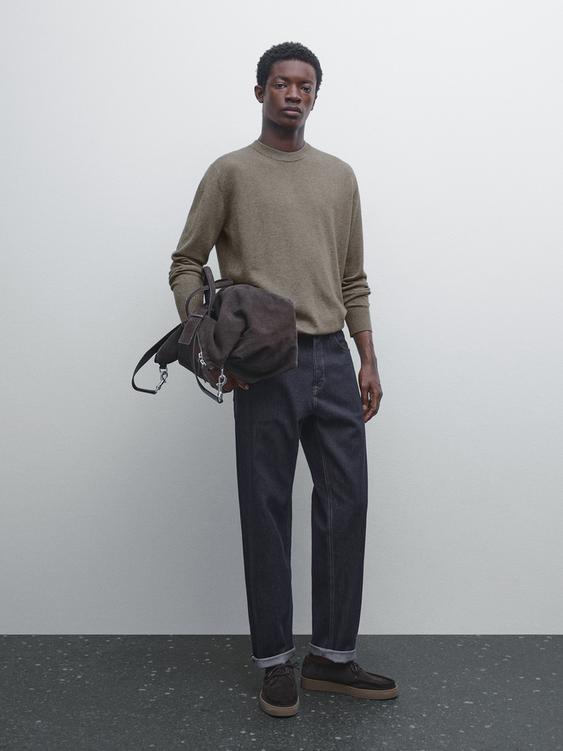 Crew neck knit sweater