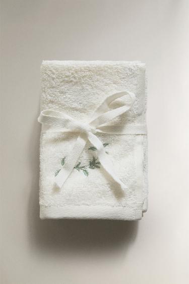 BATH MAT WITH PLANT EMBROIDERY - أخضر الخاص بـ Zara