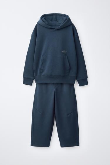 SET AUS KAPUZENPULLOVER UND INTERLOCK-HOSE MIT SCHRIFTZUG - Blau von Zara