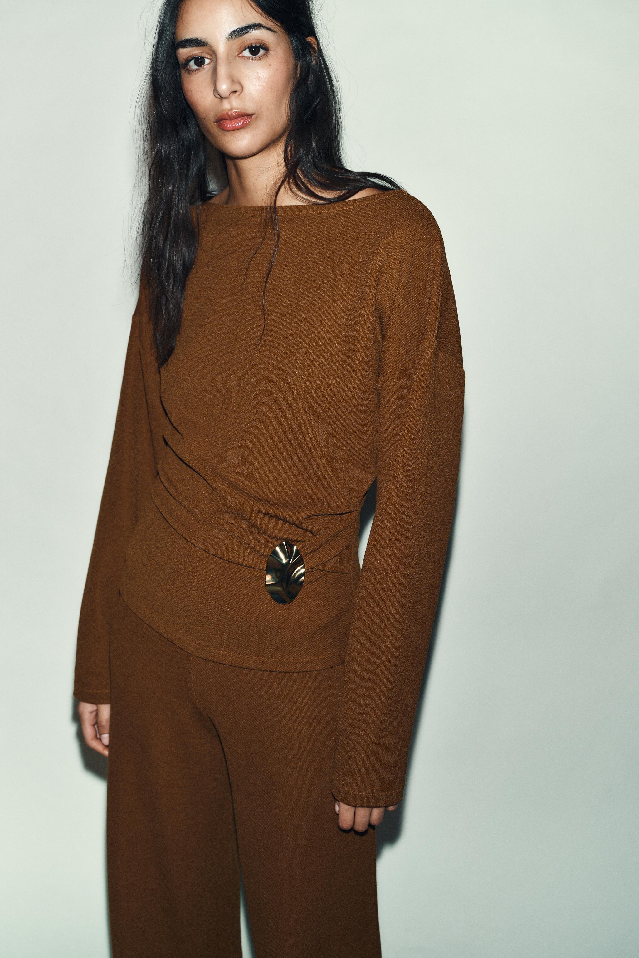 TEXTURED TOP WITH BUCKLE — Mustard