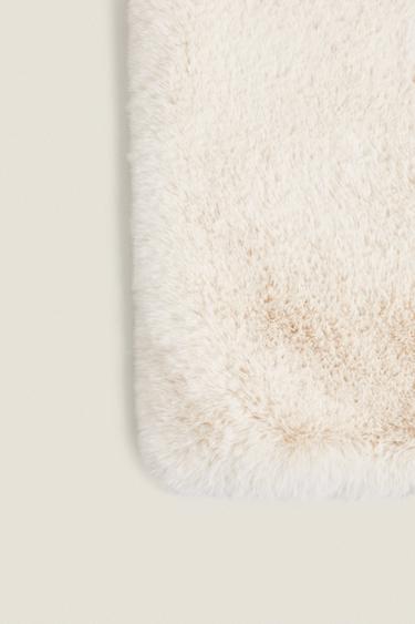 TAPIS FAUSSE FOURRURE - Écru de Zara - Image 2