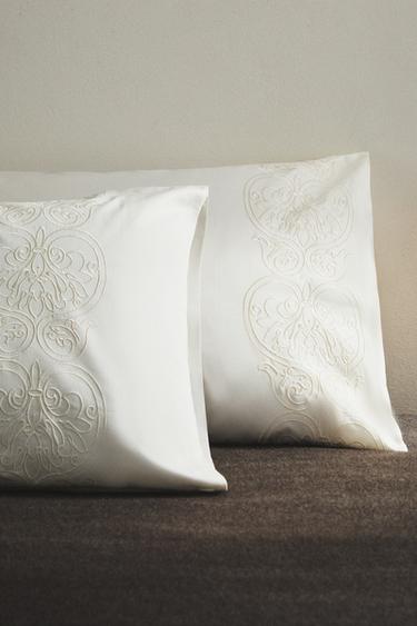TAIE D’OREILLER BRODÉE - Blanc cassé de Zara - Image 6