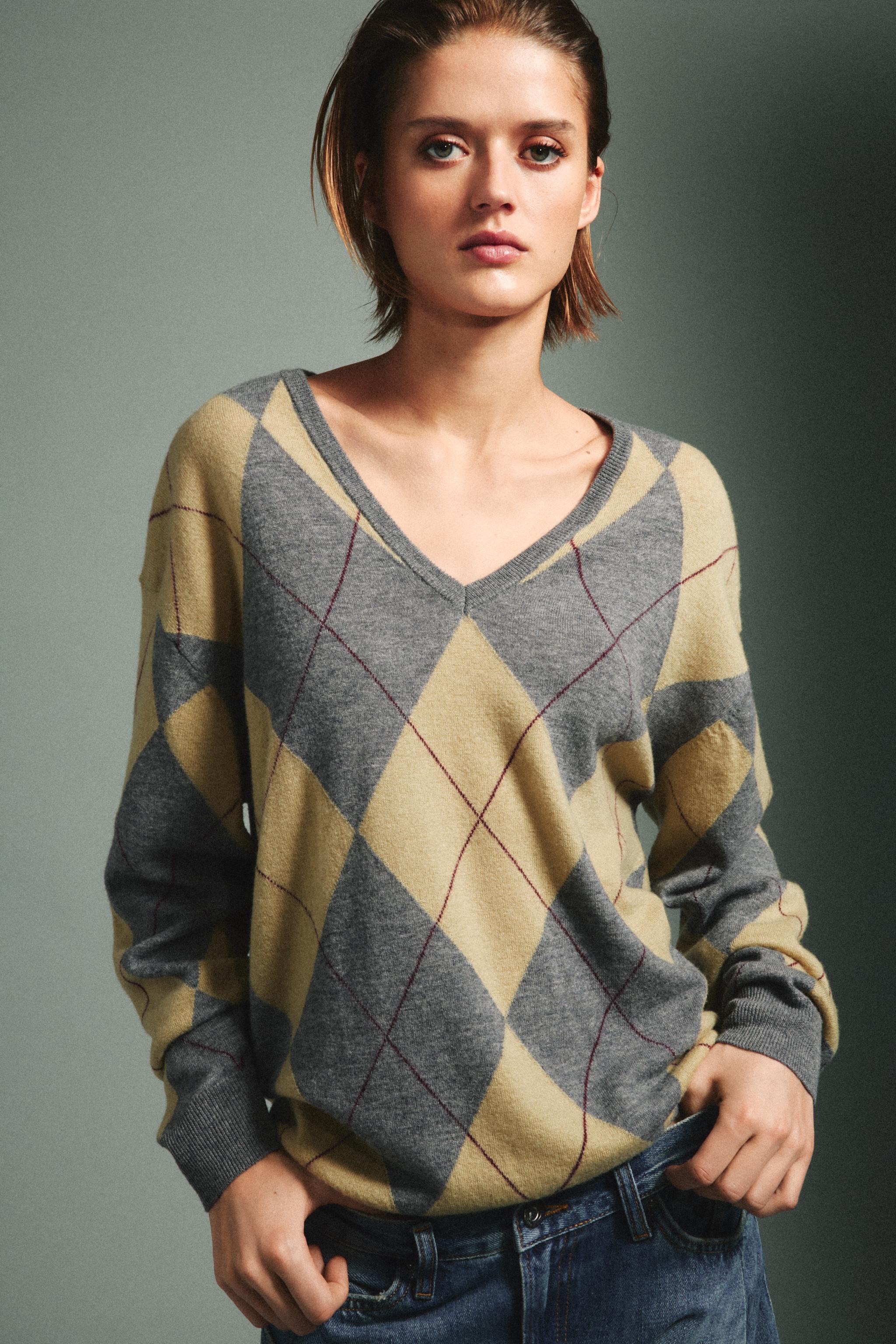100% WOOL DIAMOND JUMPER