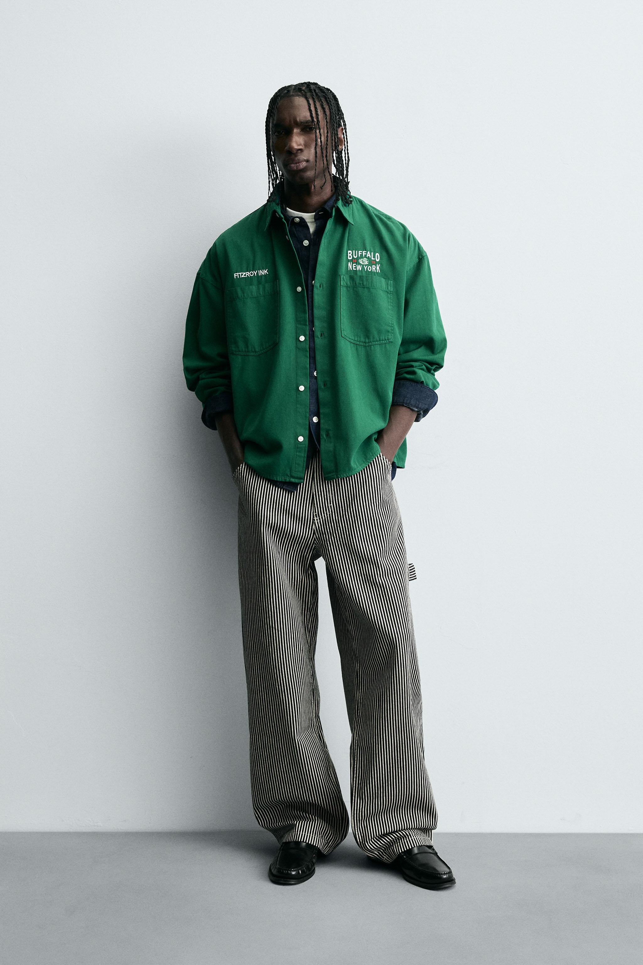 CONTRAST EMBROIDERY SHIRT