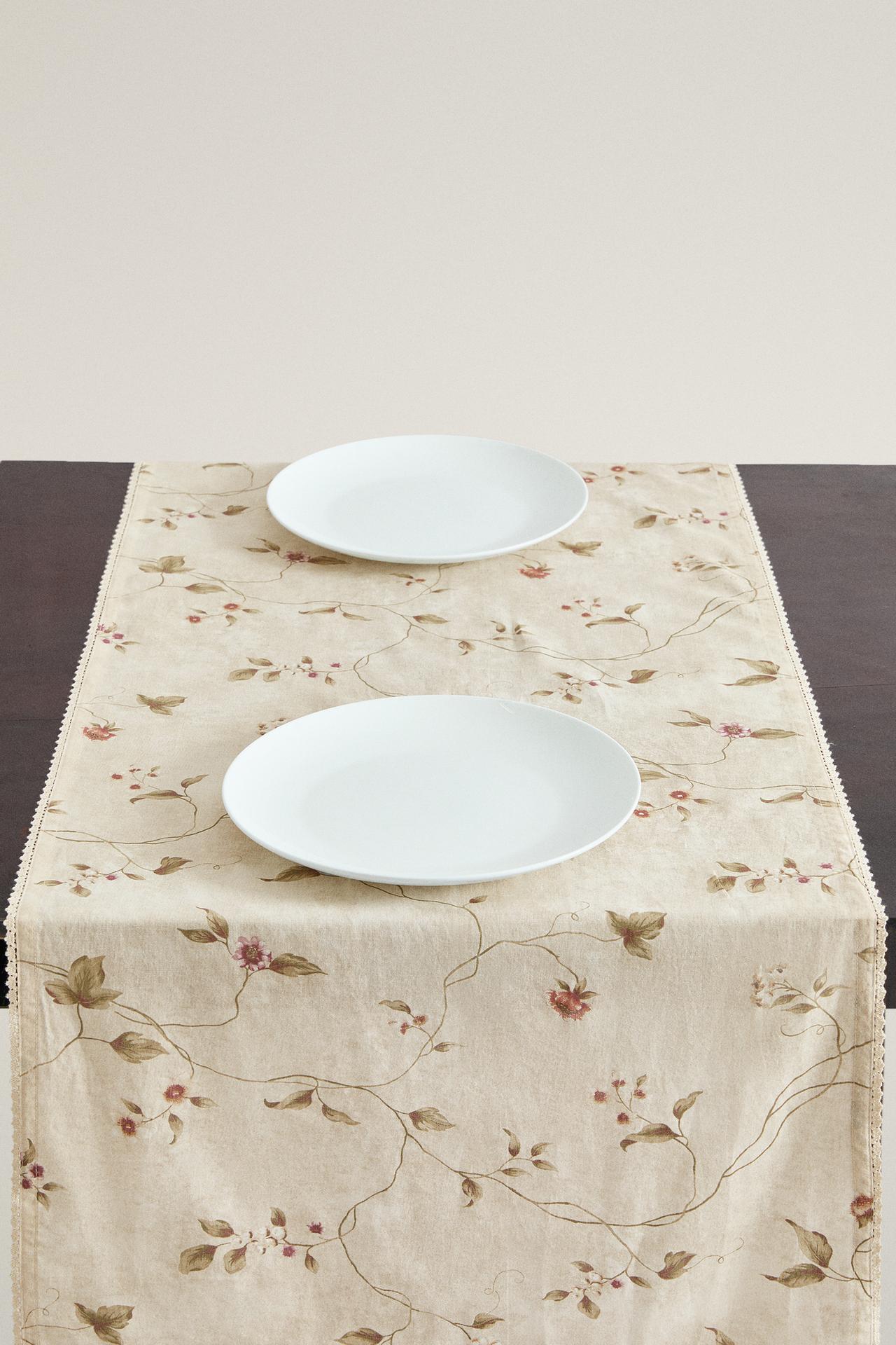 FLORAL PRINT AND LACE TRIM TABLE RUNNER — Beige