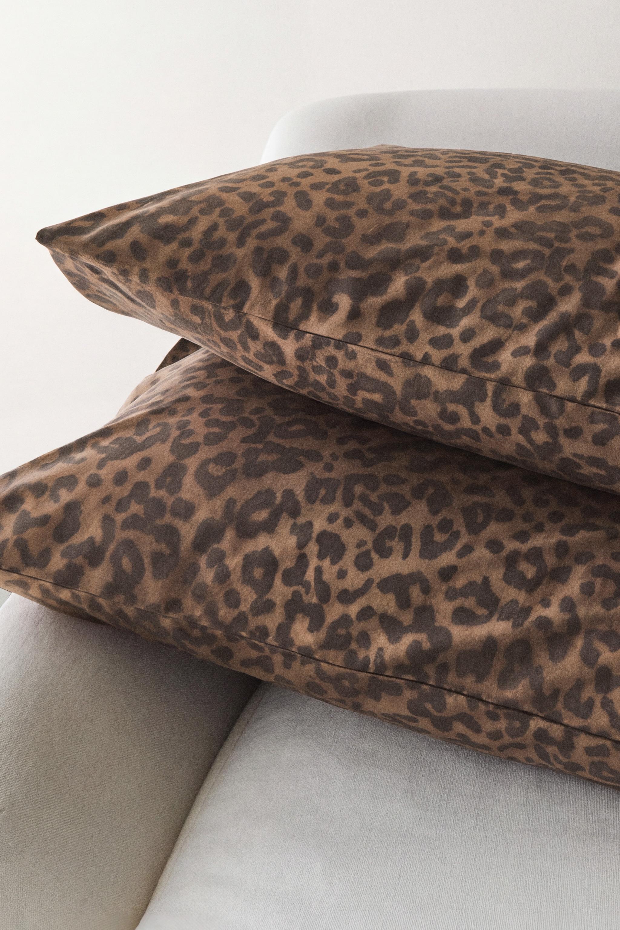 TAIE D’OREILLER LÉOPARD PERCALE (200 FILS)