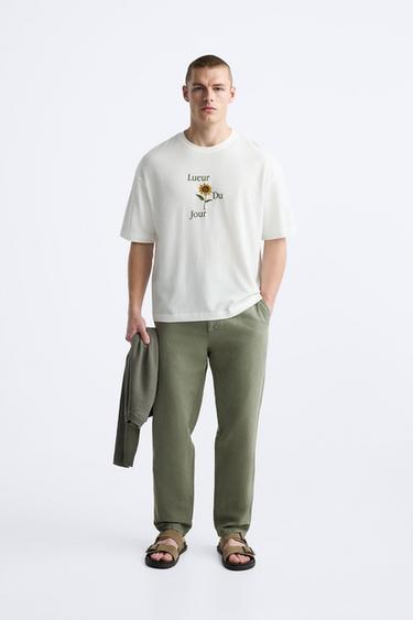 ФУТБОЛКА С КОНТРАСТНОЙ ВЫШИВКОЙ — ЖЕЛТОВАТО-БЕЛЫЙ от Zara — изображение 0