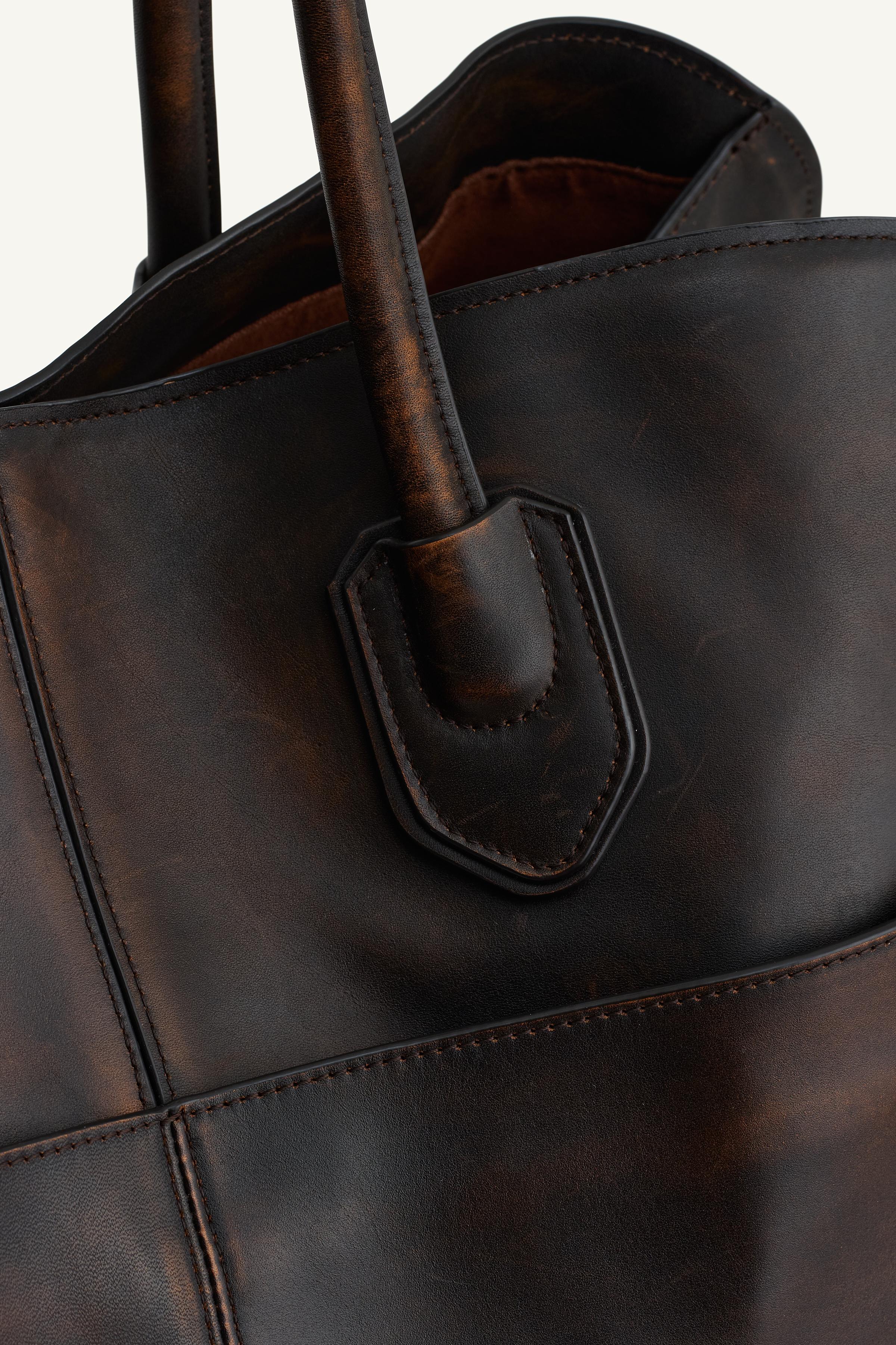 LIMITED EDITION LEATHER SHOULDER BAG