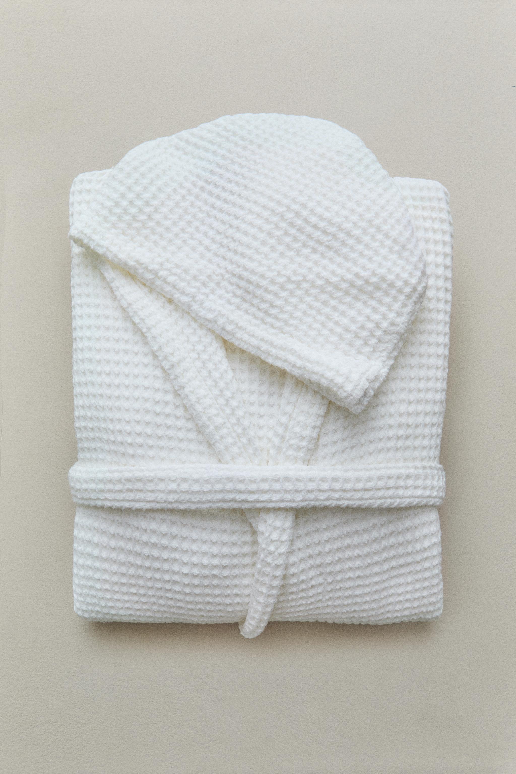 WAFFLE-KNIT COTTON BATHROBE — White