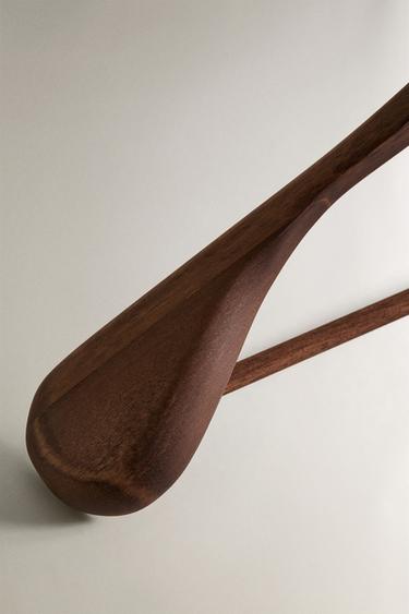 WOODEN FINISH COAT HANGER - Dark brown by Zara - Image 2