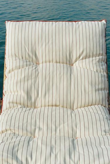Zara STRIPED OUTDOOR LOUNGER TOPPER - Ecru