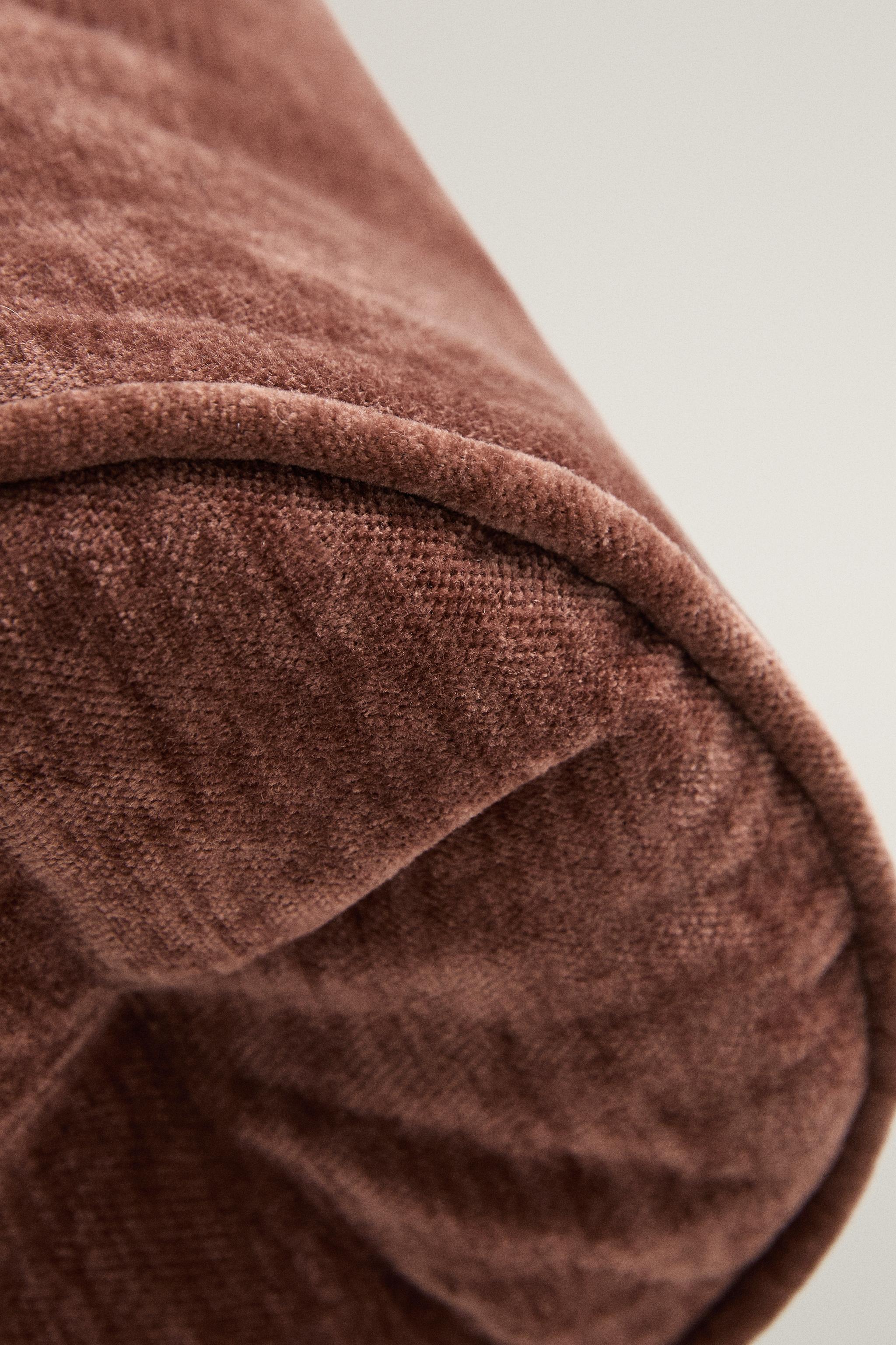 CHENILLE SEAT CUSHION WITH PIPING