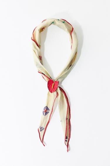 EMBROIDERED BANDANNA WITH METAL FLOWER - Ecru by Zara