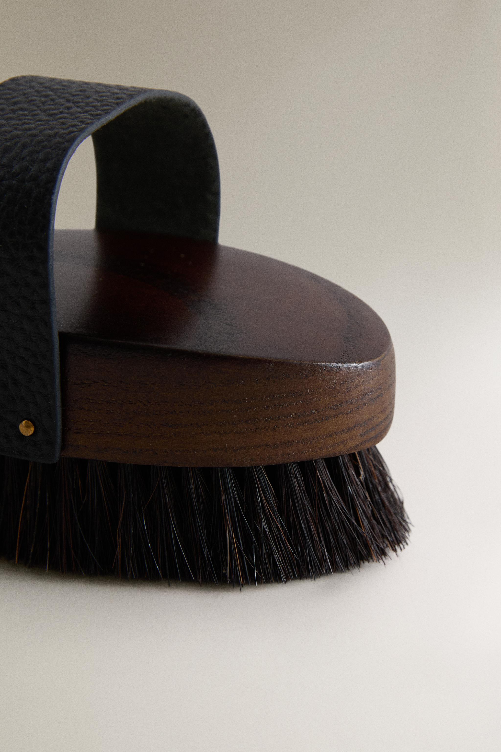BROSSE CHAUSSURES ET VÊTEMENTS
