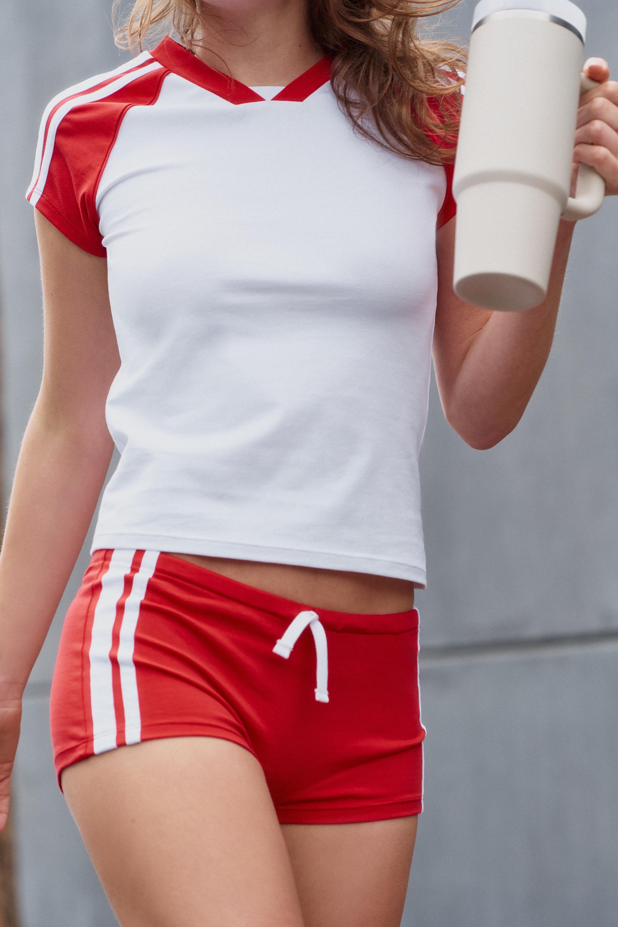SIDE STRIPE RAGLAN SLEEVE T-SHIRT