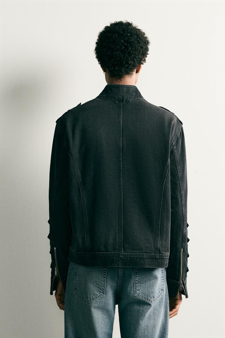 Chaqueta de corte cropped con hombreras 3