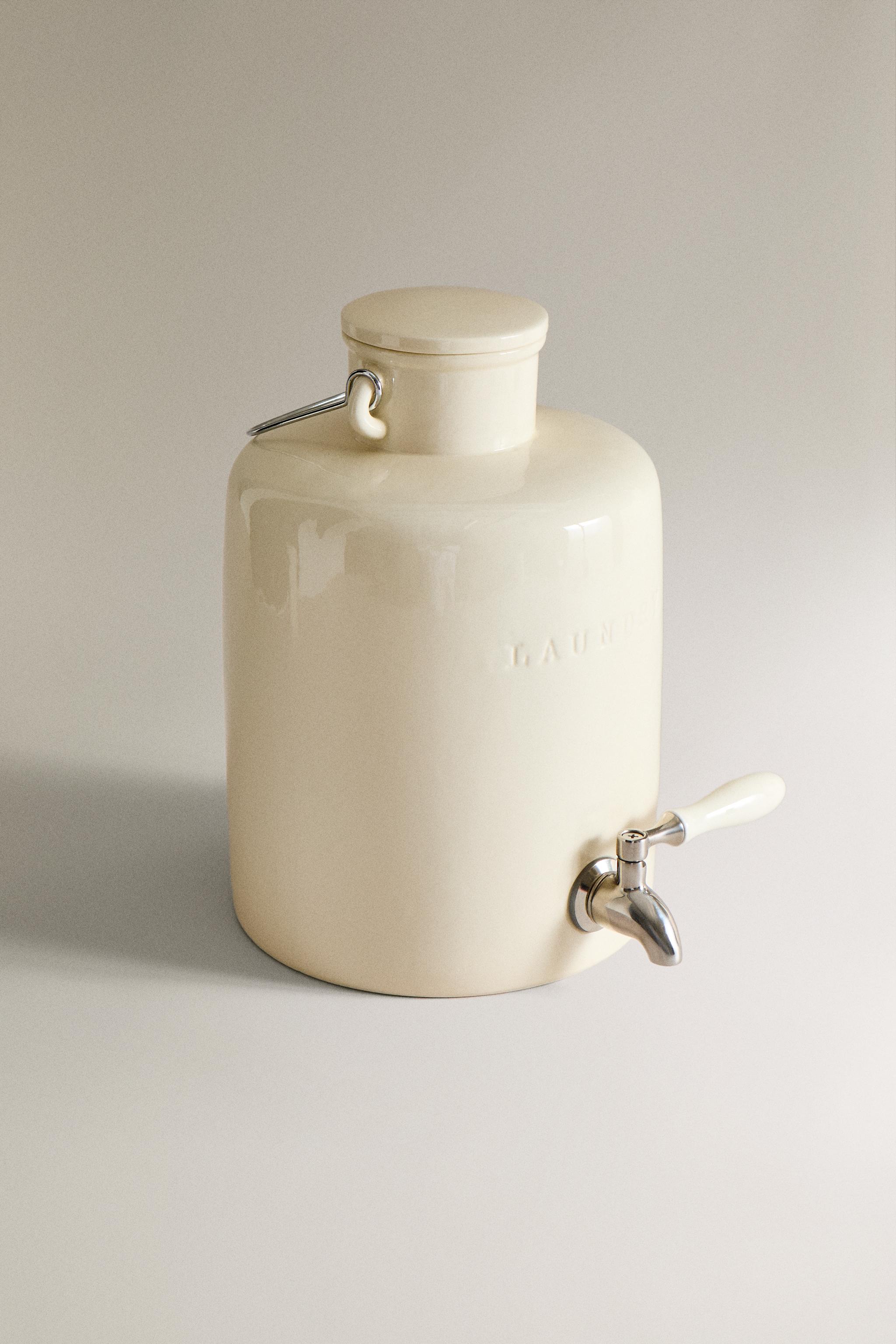 DETERGENT DISPENSER — Cream