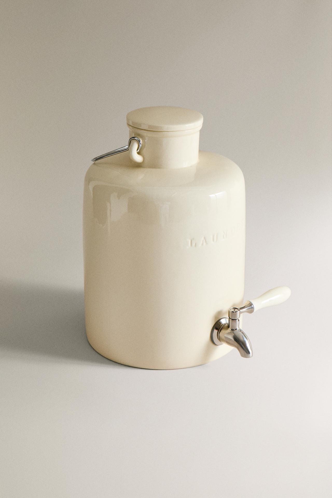 DETERGENT DISPENSER — Cream