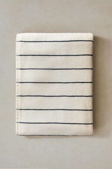 REGULAR STRIPED BATH TOWEL - Ivory by Zara