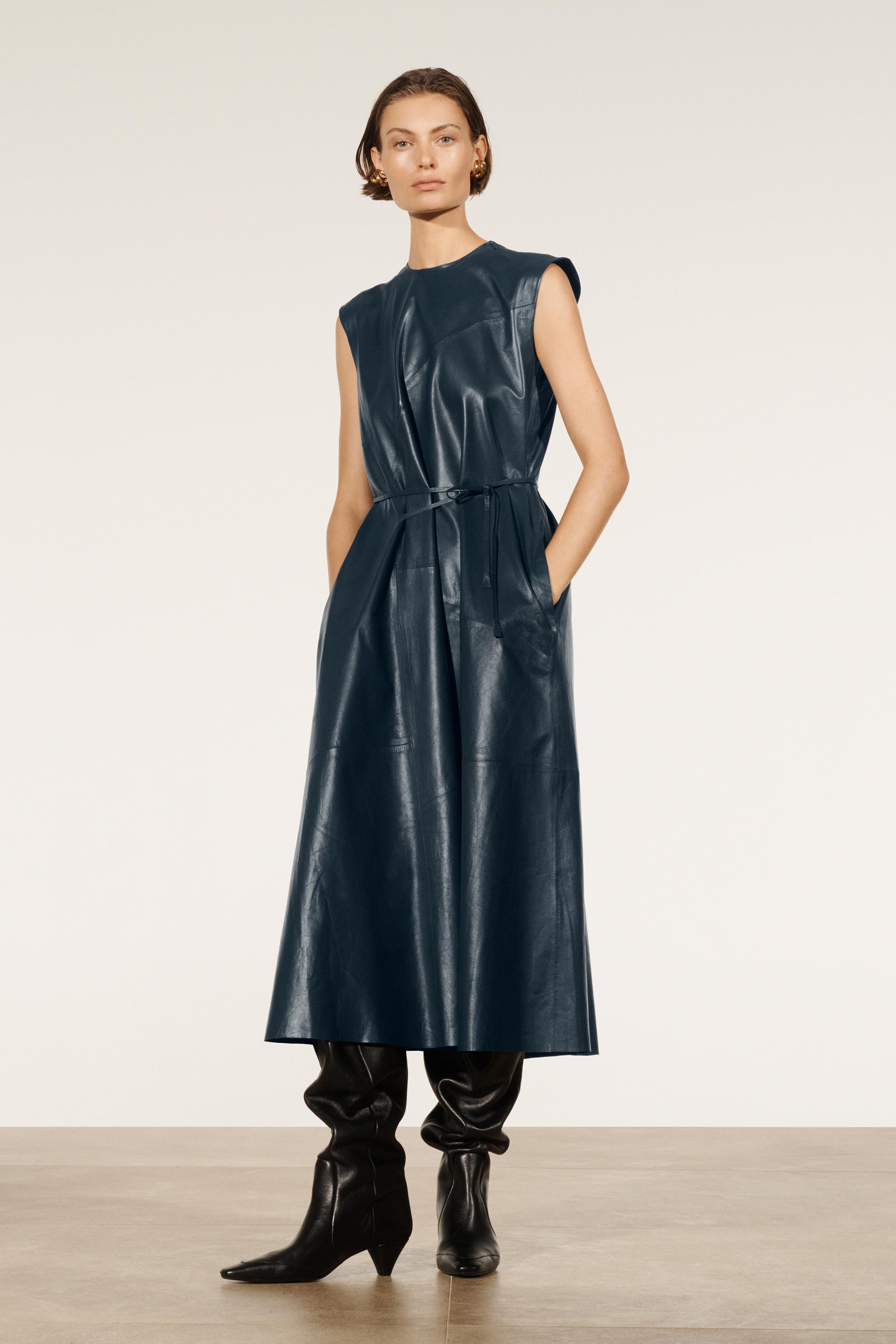 ✨ ▫️Strapless faux leather DRESS 🏷️7901/252 💶45.95 €, 💵69.90 C$ . . . .  . 📸: @luba @zara #zarafactor #zaraambas