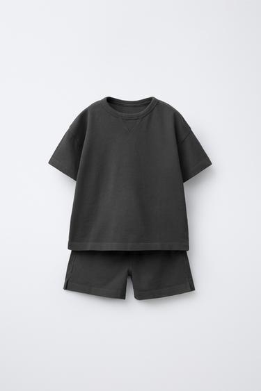 طقم JOGGING تيشرت وبرمودا سادة - رمادي أنثراسايت الخاص بـ Zara