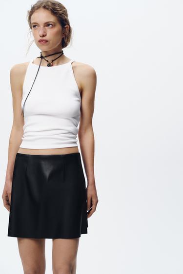 MINI JUPE EN MATIÈRE SYNTHÉTIQUE - Noir de Zara - Image 1