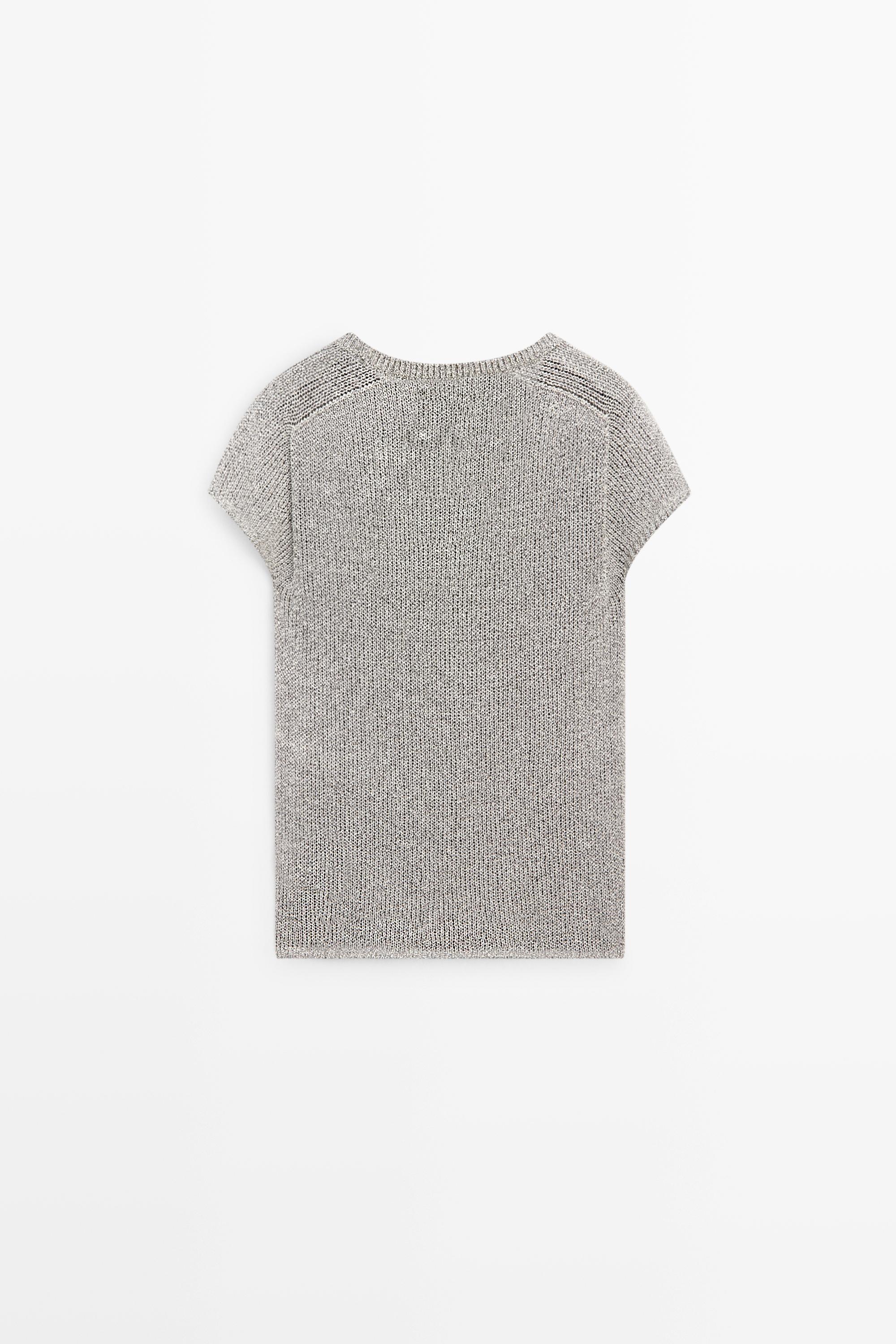 Short sleeve knit sweater with thread detail