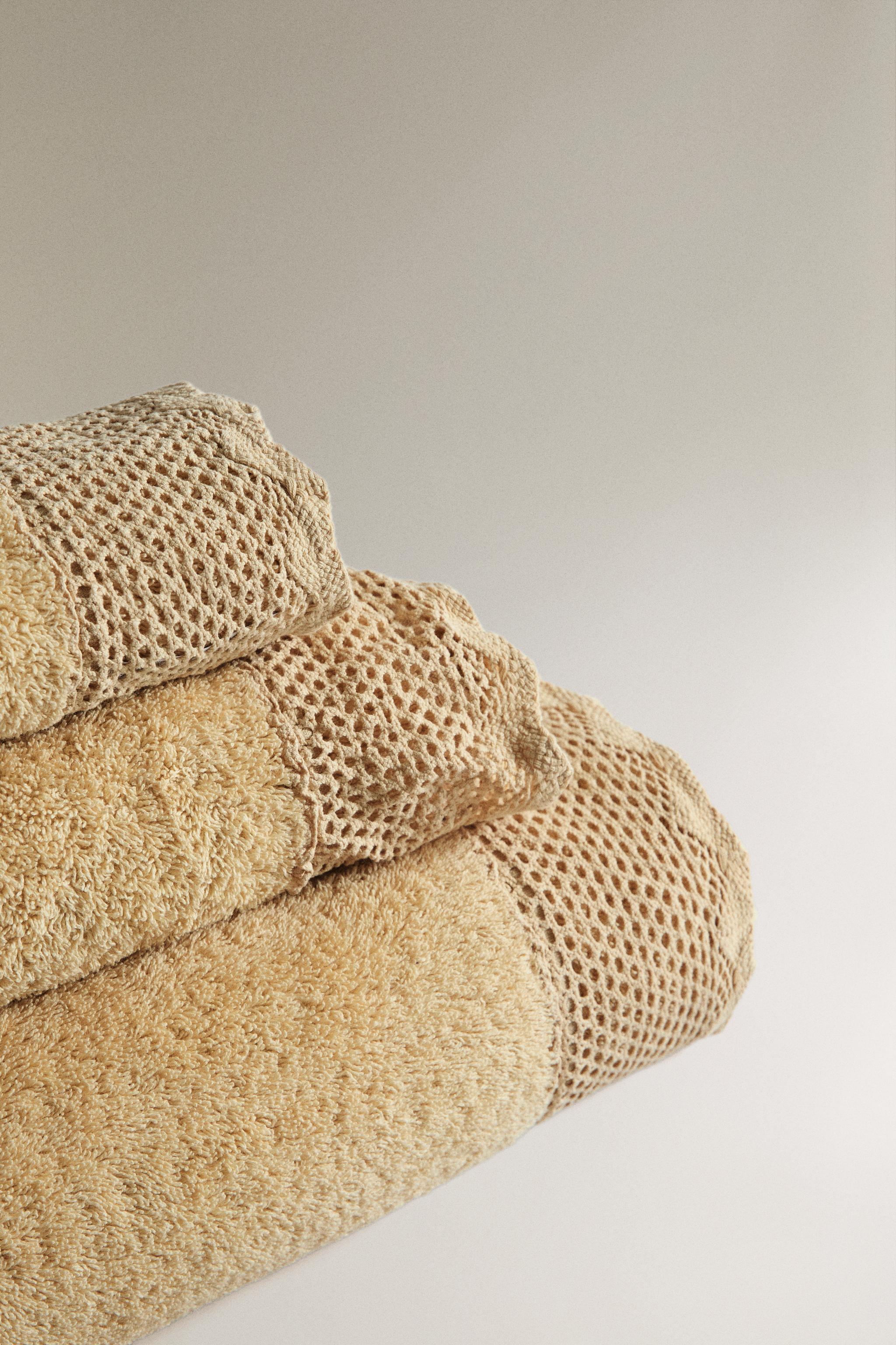 BATH TOWEL WITH LACE TRIM — camel