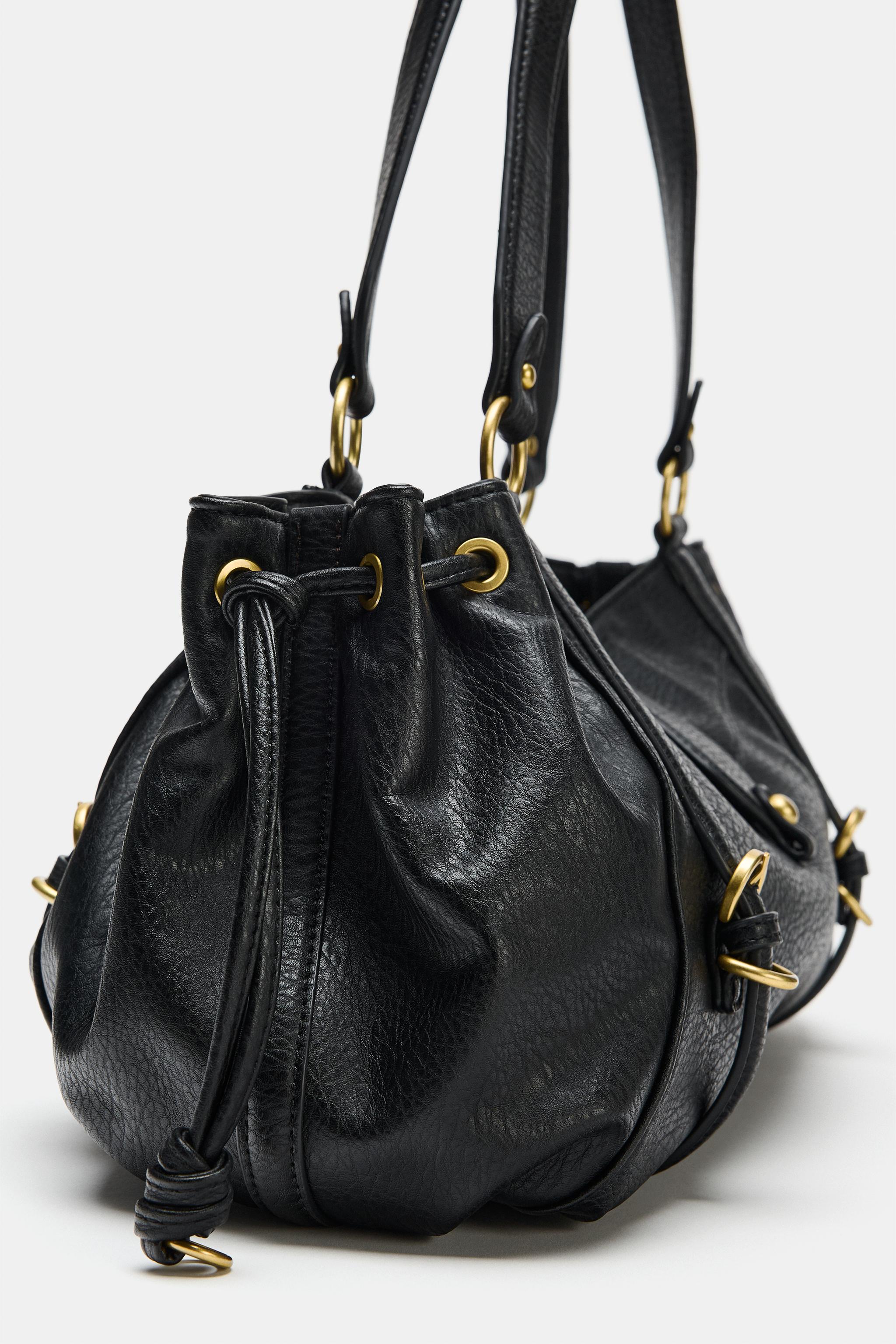 Bowling bag with ring detail