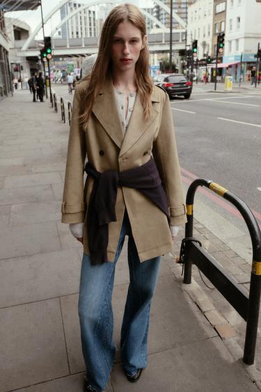 TRENCH EFECTO ANTE - tostada de Zara