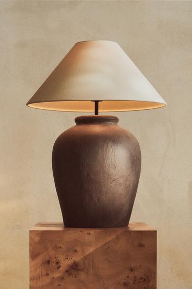 BORDLAMPE MED KERAMIKFOD - Brun fra Zara