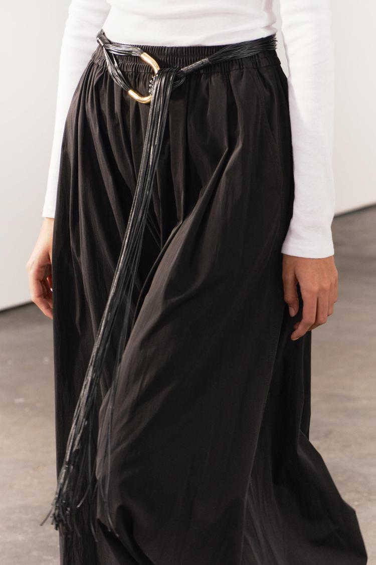 U dick ichiga top surdi va bir qiz sikishdi. Yalangoch jojalar fotosuratlari