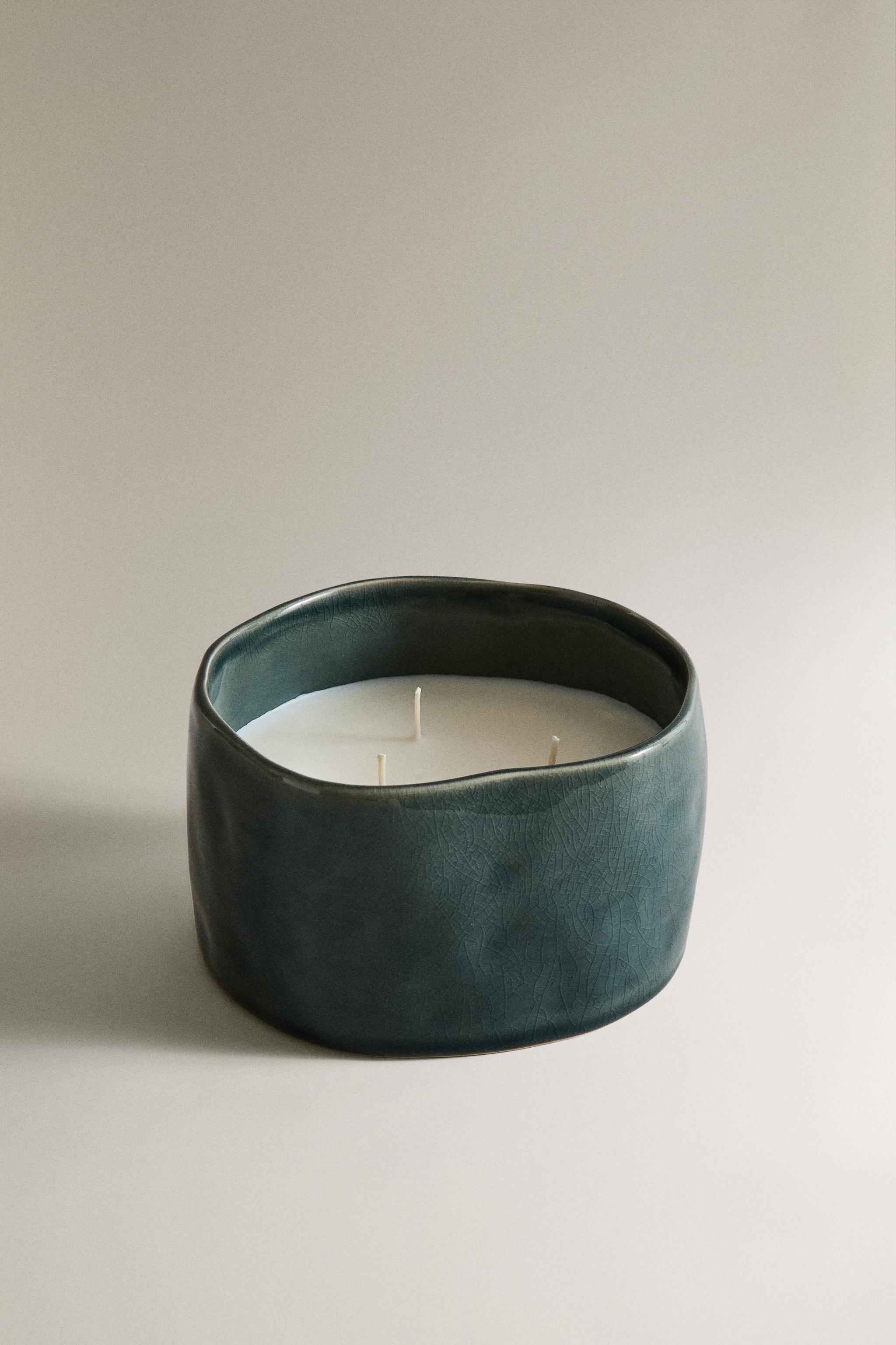 (150 G) VIBRANT ROSE SCENTED CANDLE — Blue gray