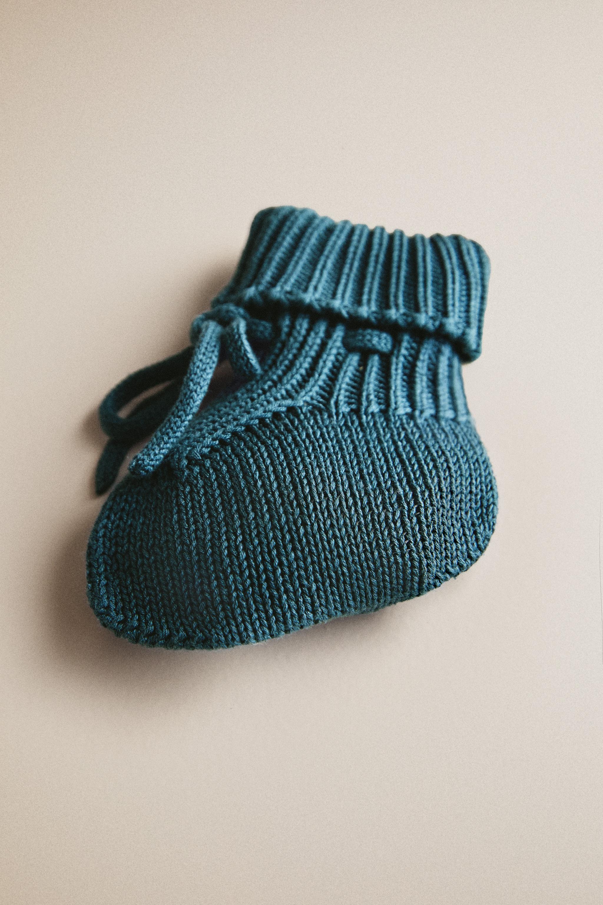 BABY KNIT BOOTIES — Blue