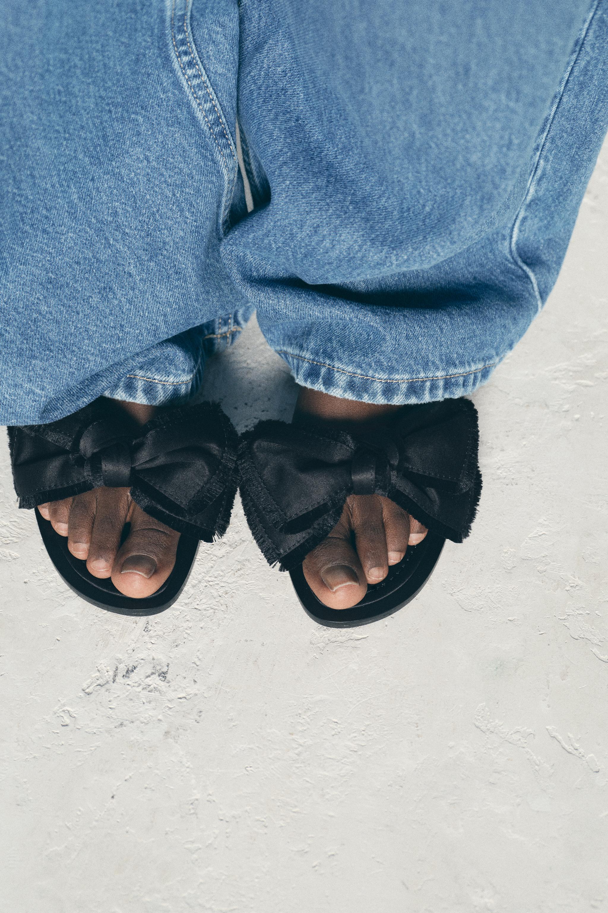 FLAT SANDALS WITH BOW Black ZARA United States