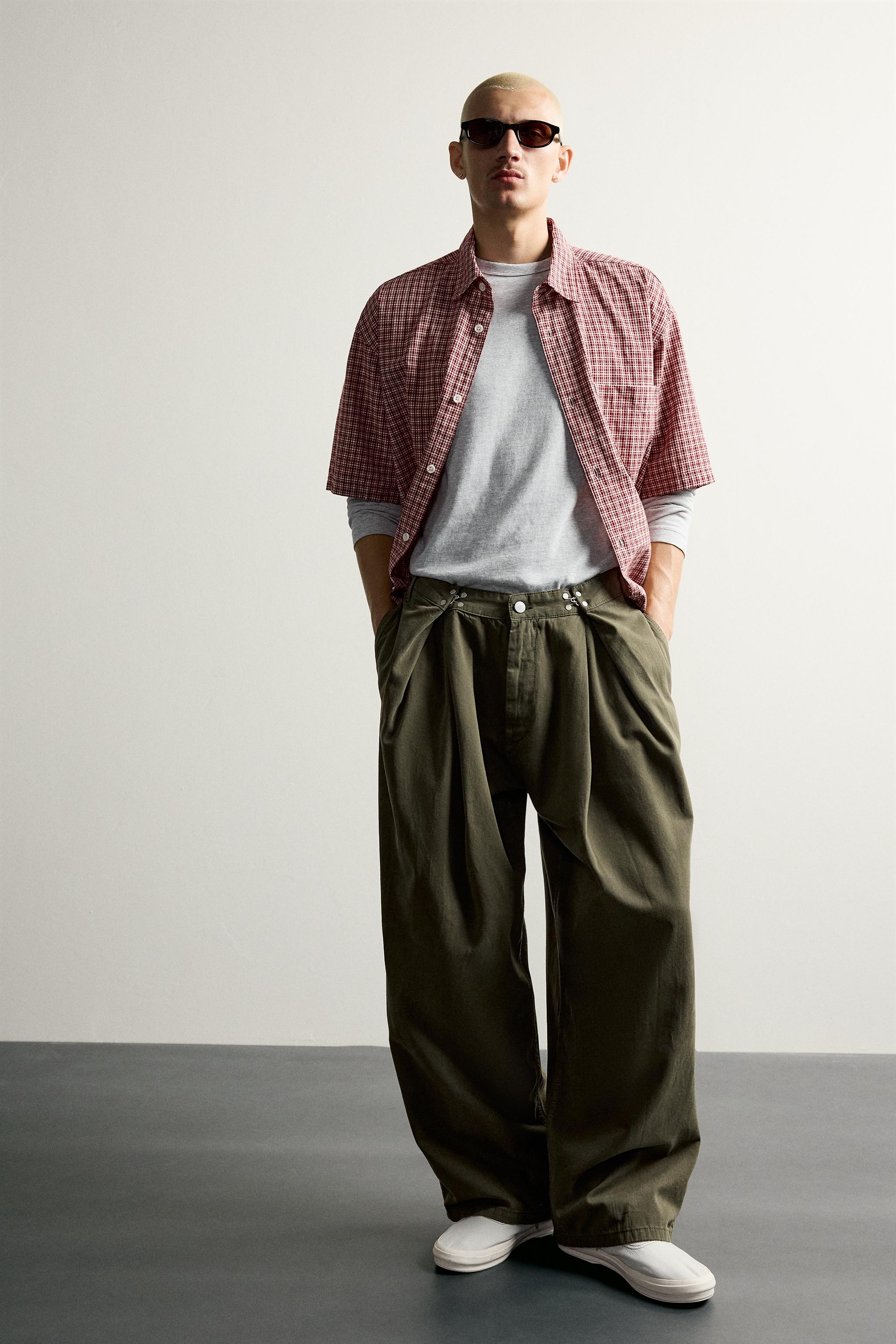 PLEATED PANTS WITH METAL HOOK