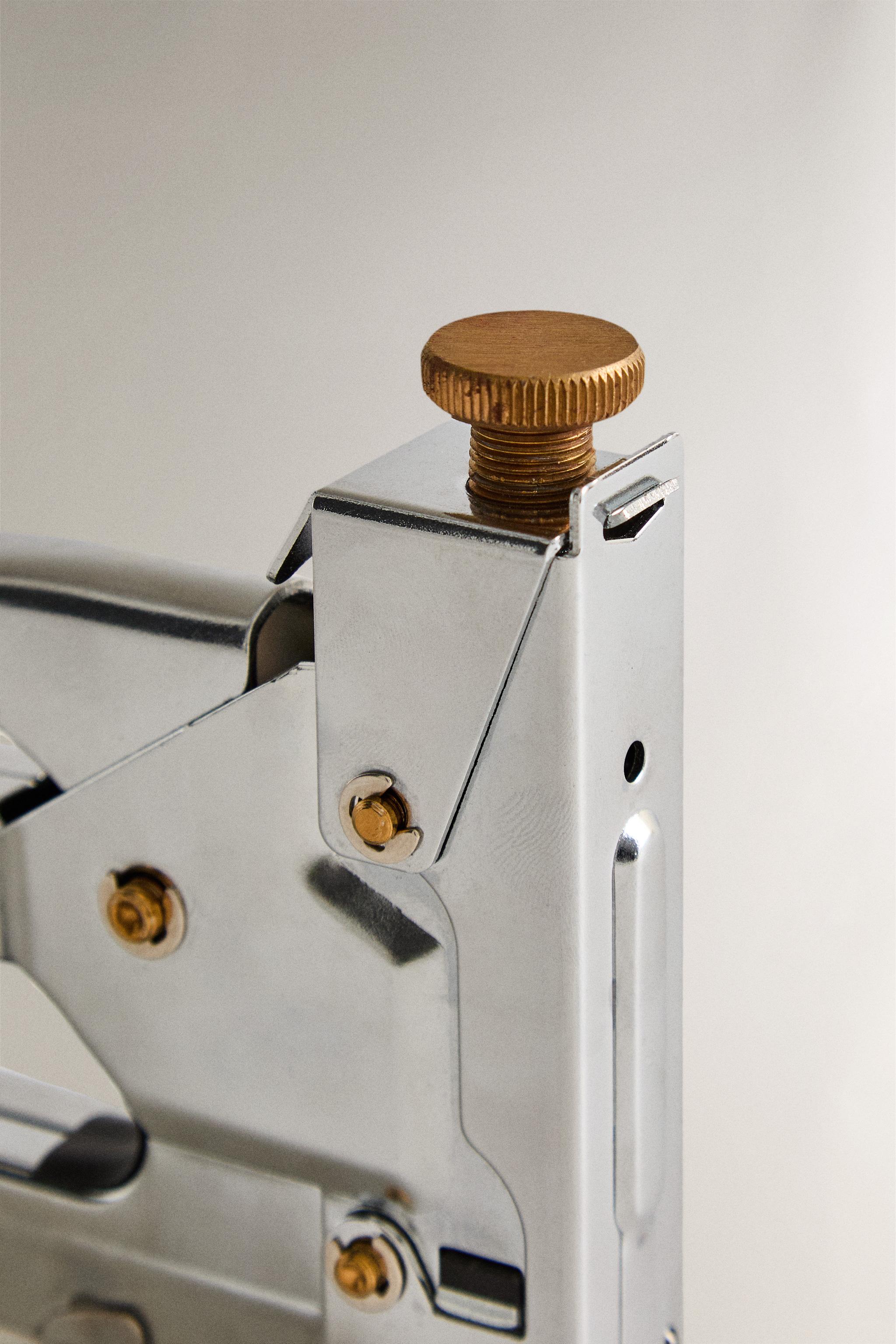 MANUAL STEEL STAPLER