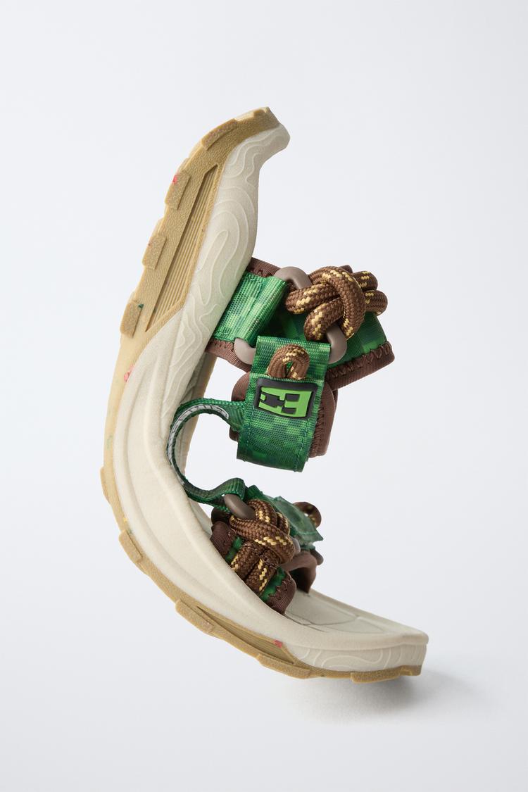 SANDALIAS TÉCNICAS MINECRAFT © MOJANG AB. ™ 3