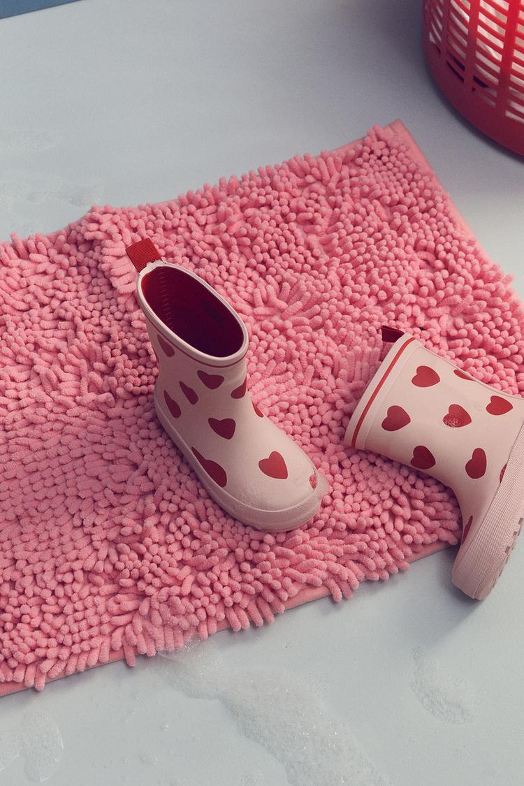 Bota agua corazones